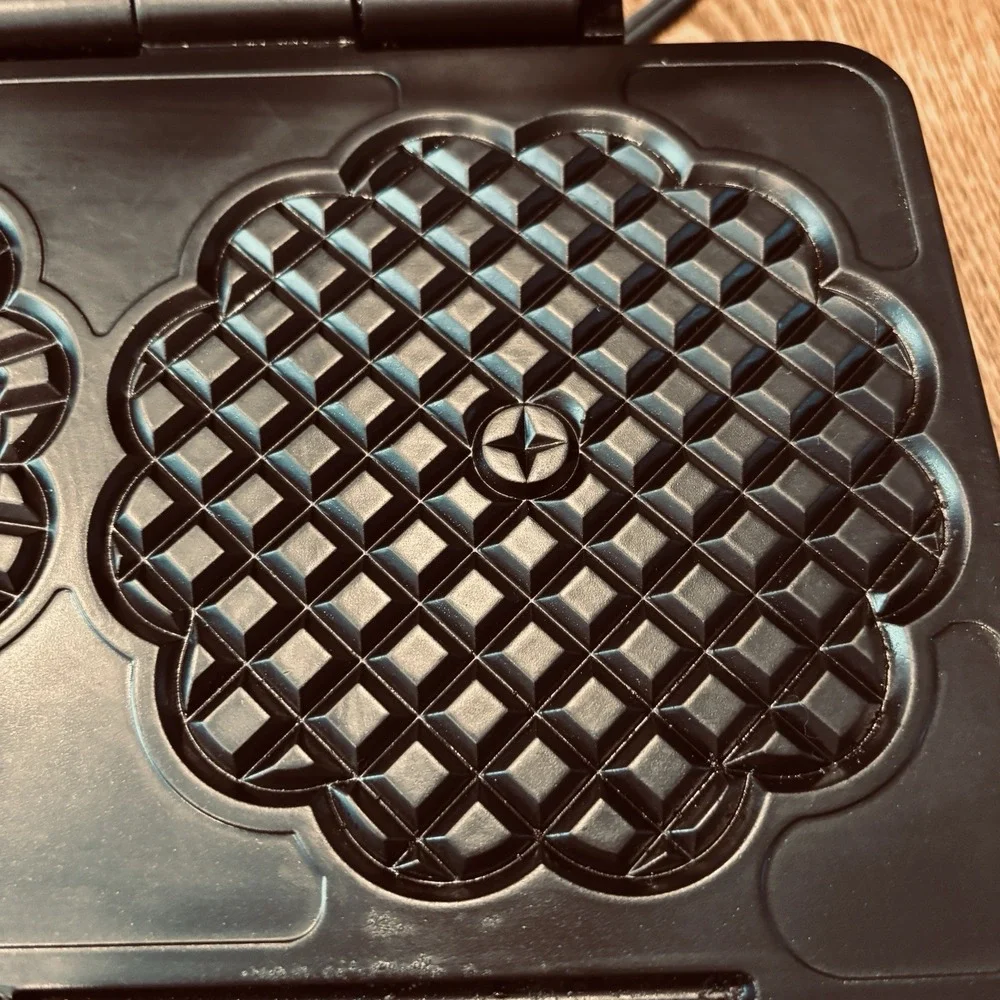VillaWare Prima Pizzelle Baker 5000-NS Chrome Nonstick Italian Cookie Maker 750W